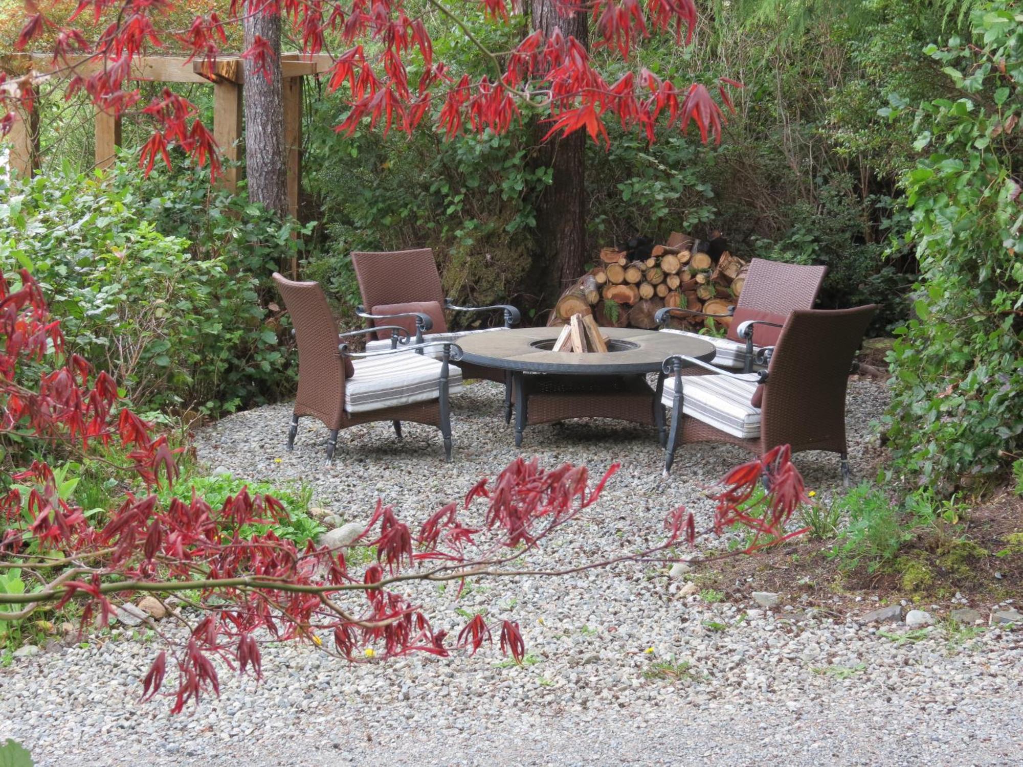 Cobble Wood And Bird Sanctuary Guest Houses Tofino Extérieur photo