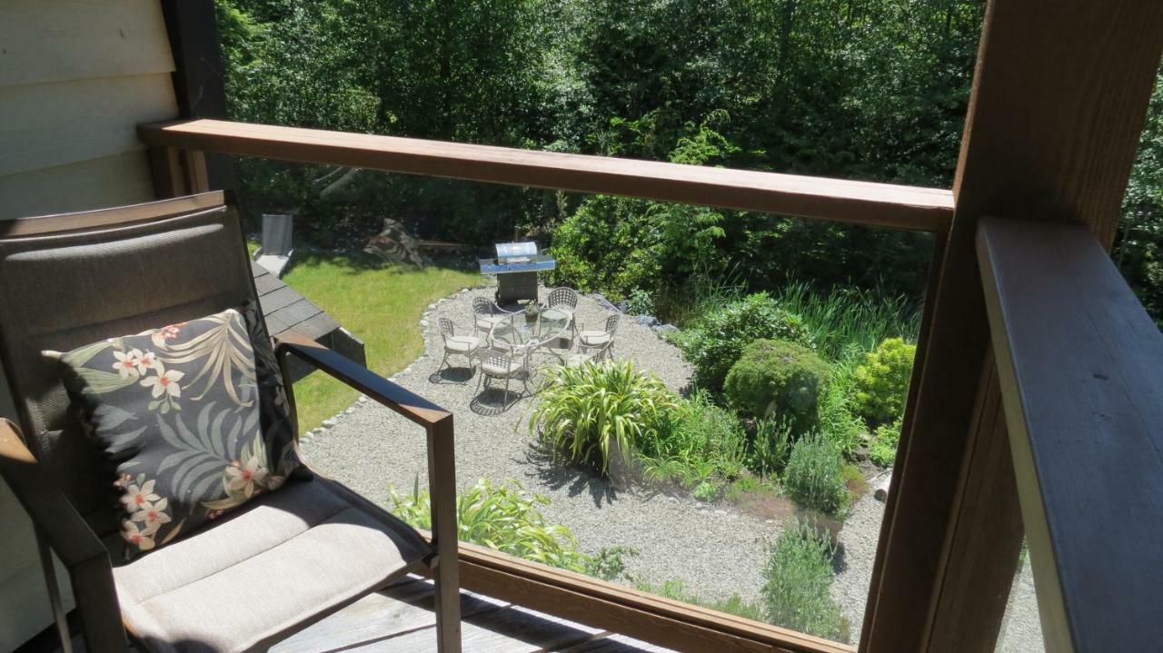 Cobble Wood And Bird Sanctuary Guest Houses Tofino Extérieur photo