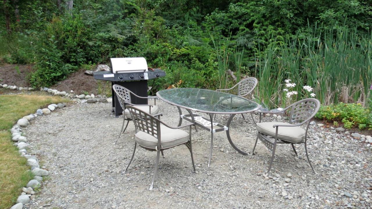 Cobble Wood And Bird Sanctuary Guest Houses Tofino Extérieur photo